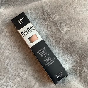 NIB IT cosmetics concealer 11.5 light beige